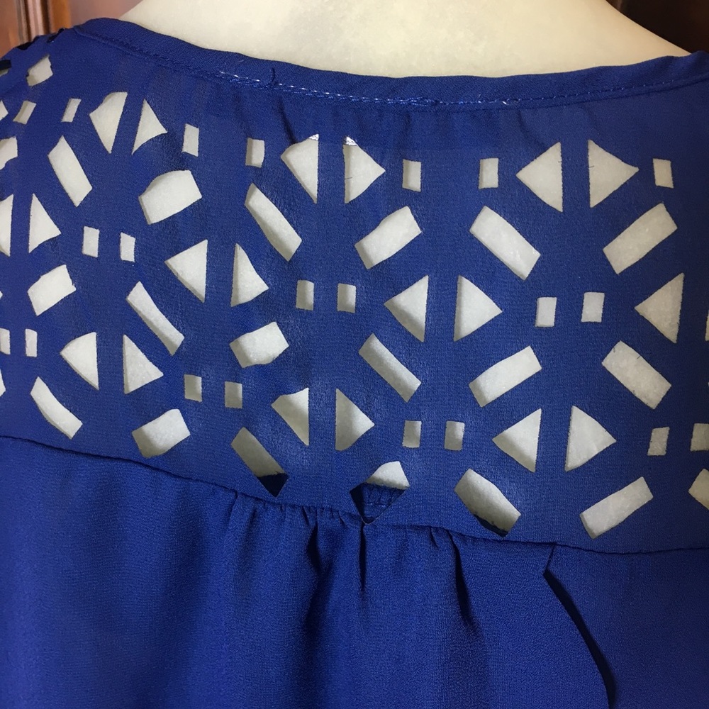 Ocean Blue Cut Out Pattern Top - Picture 5 of 6